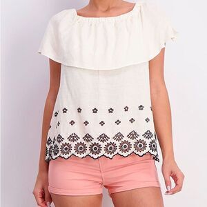 Old Navy Scalloped Hem Round Shoulder Short Sleeve Flowy Eyelet Blouse. XS. NEW.